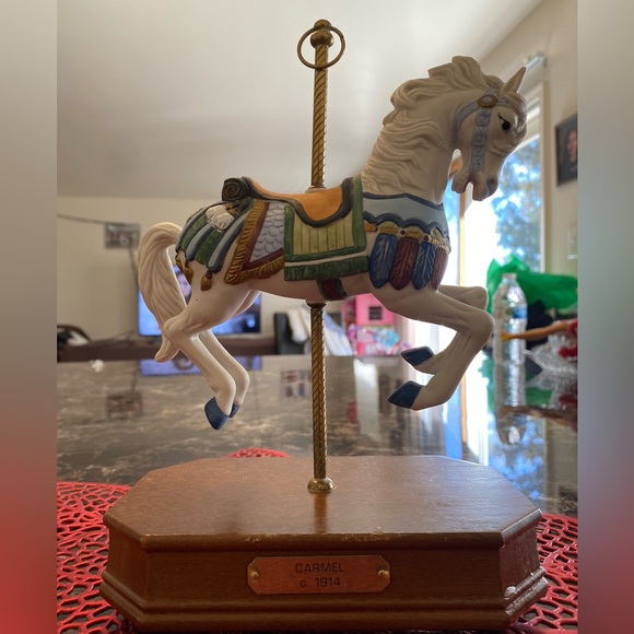 VINTAGE CAROUSEL HORSE FIGURINE 🎠 - Picture 13 of 16